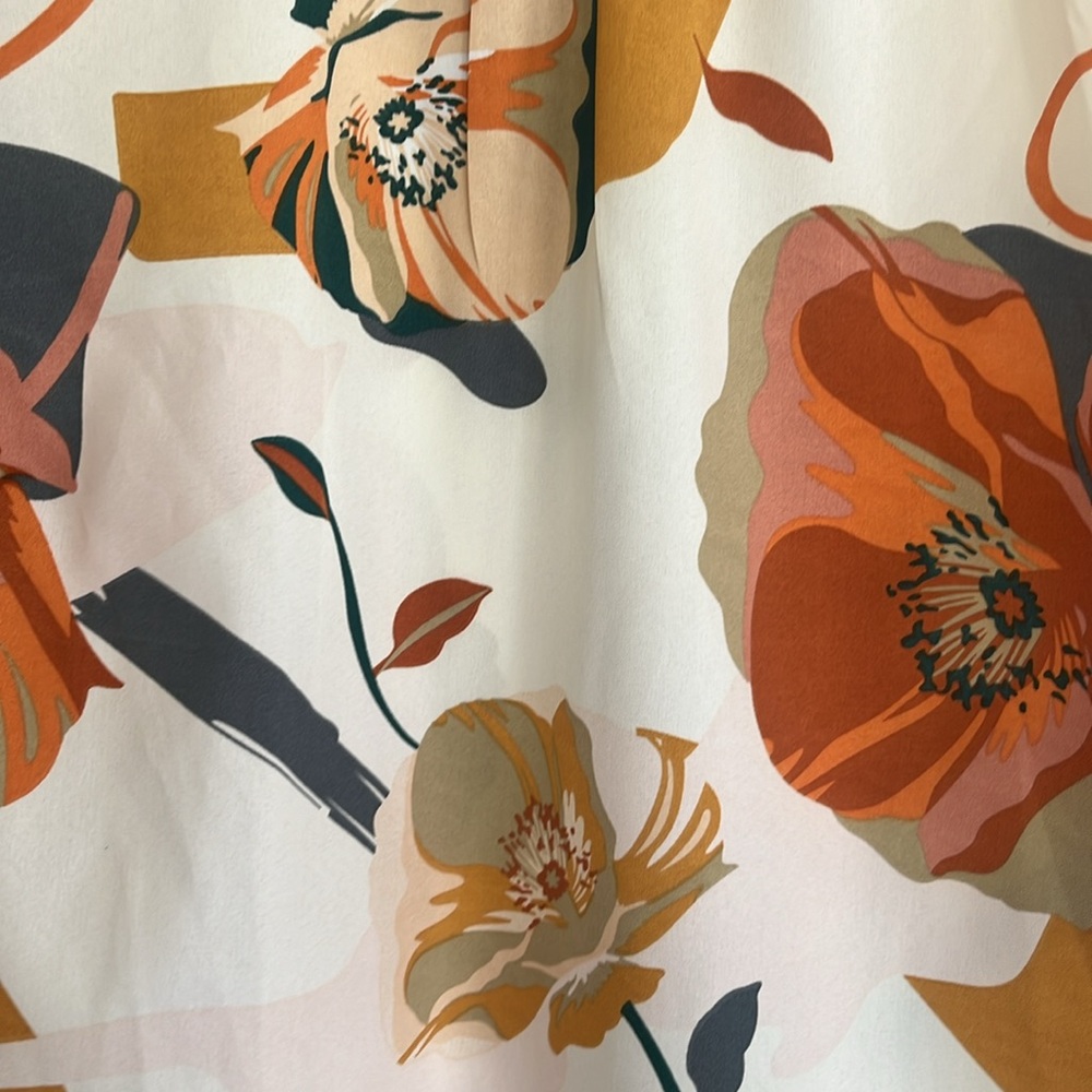Beautiful Flowy blouse NWOT - Picture 3 of 7